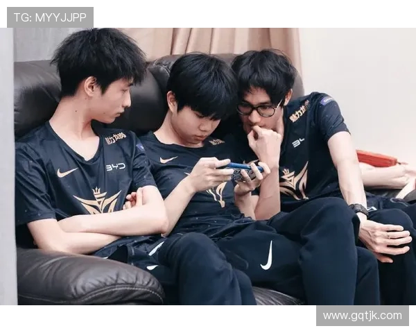 英雄联盟V5战队逆袭之路全景记录与精彩瞬间回顾